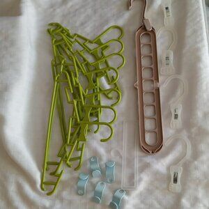 18 differents hangers for scarfs and others pieces of clothings